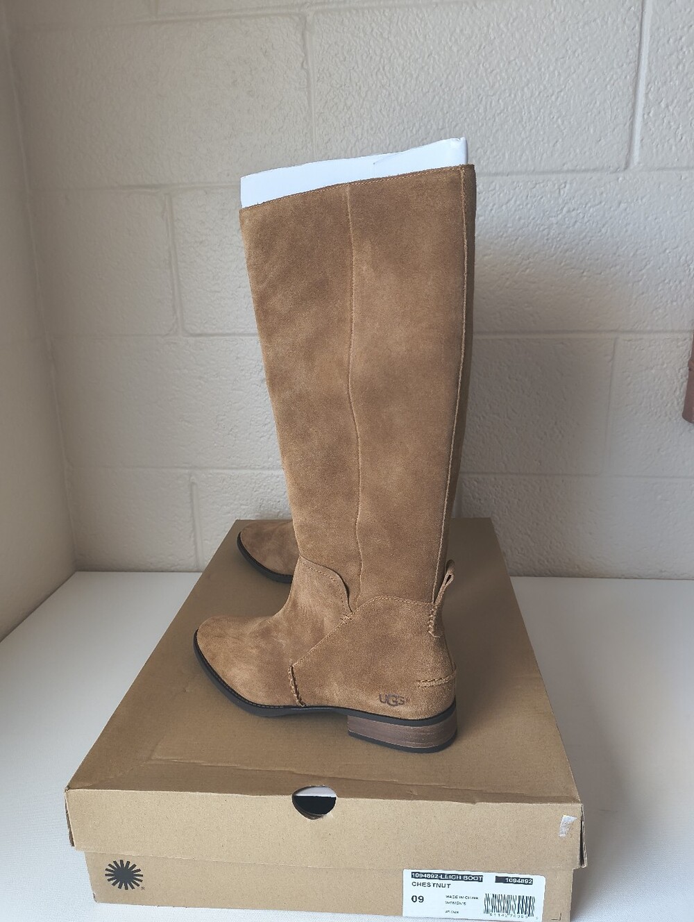 UGG Leigh Boots Suede & Tall - Size 9